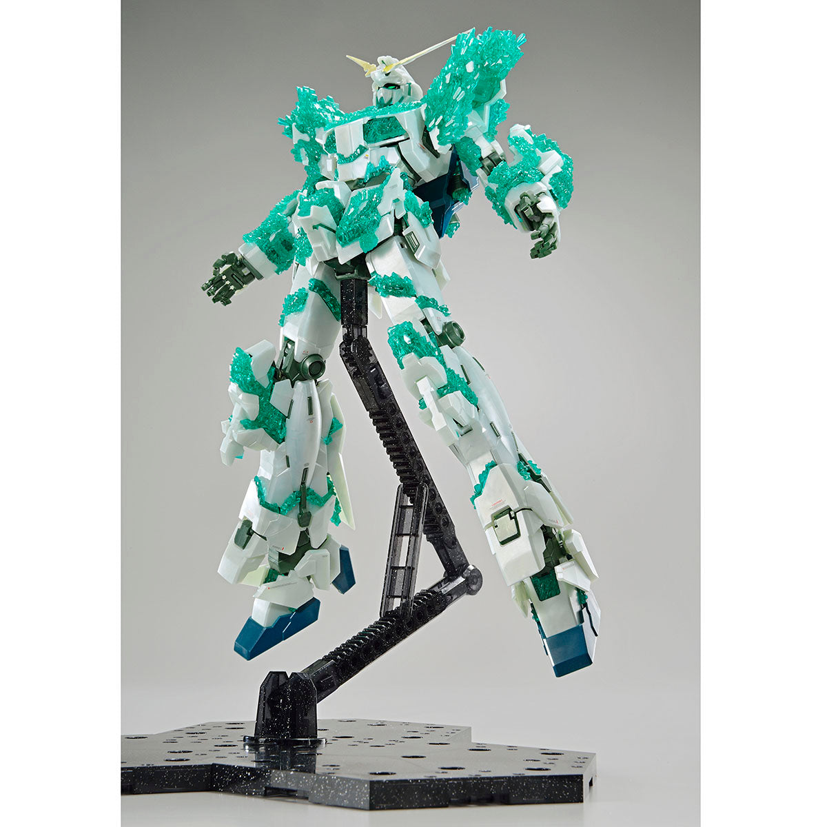 MG 1/100 - RX-0 Unicorn Gundam (Luminous Crystal Body) The Gundam Base Limited