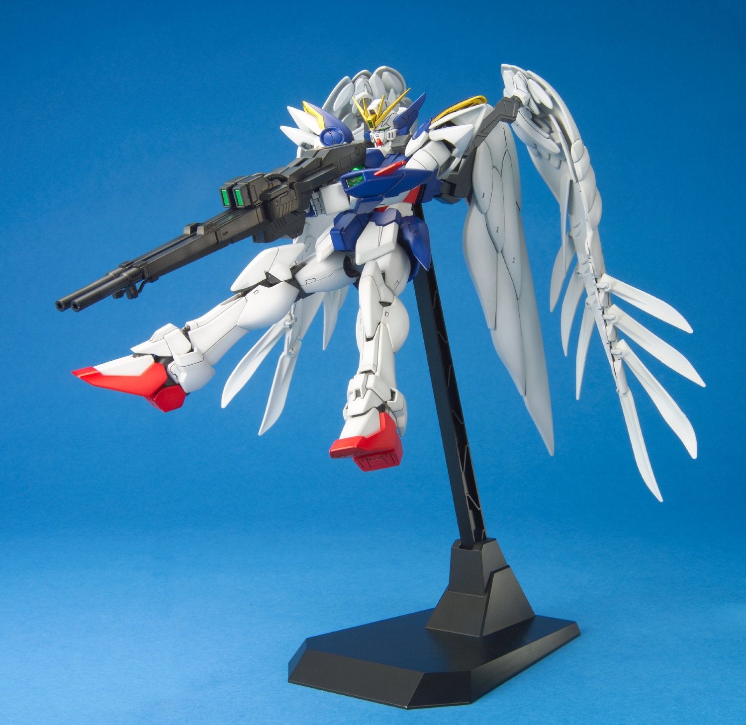 GUNDAM - MG 1/100 - Wing Gundam Zero Custom